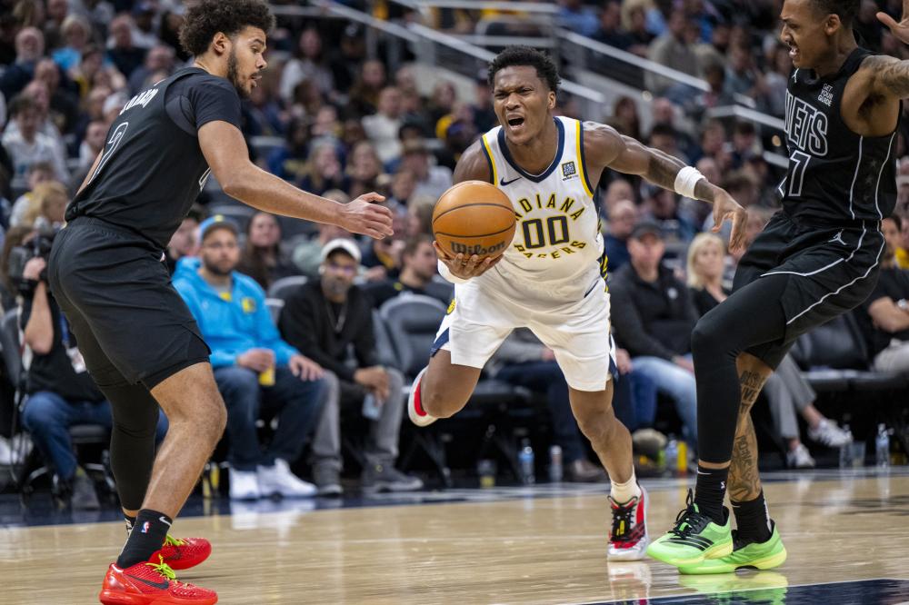 西甲：莱万打入致胜球 巴塞罗那队1-0阿拉维斯队.