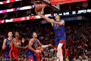 西甲：莱万打入致胜球 巴塞罗那队1-0阿拉维斯队.